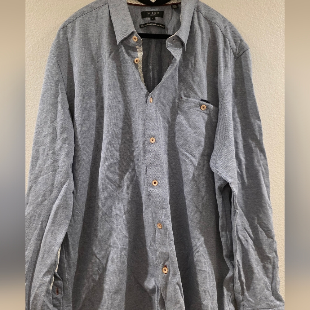 Men's Gray Button-Up Shirt